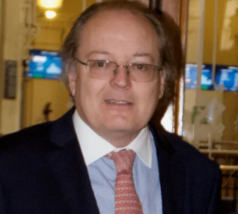 Profesor del Máster en Análisis Económico del Derecho