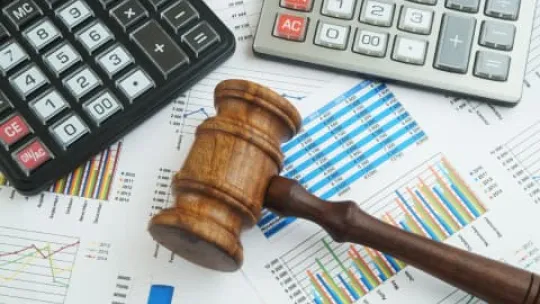 Card MU Análisis Económico