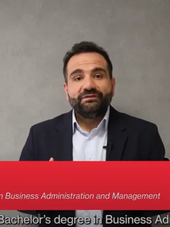 Director de título - Ahmed Bakri