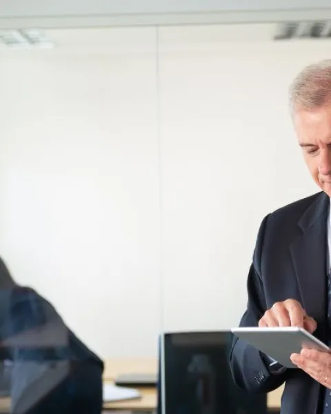how to be an investment banker